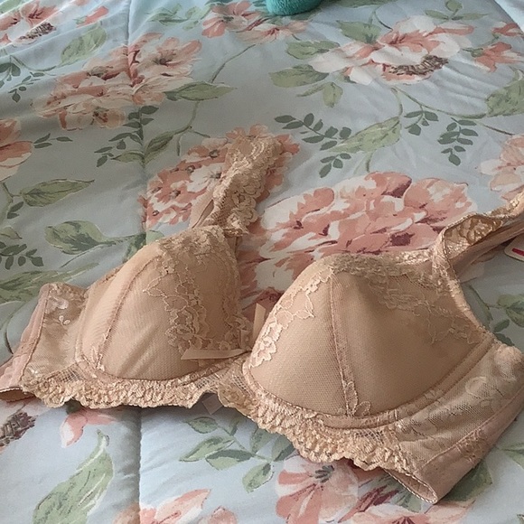 Intimate Portal brassiere beige NWT size 36B put your own pads. Great piece 🌺 - Picture 2 of 8